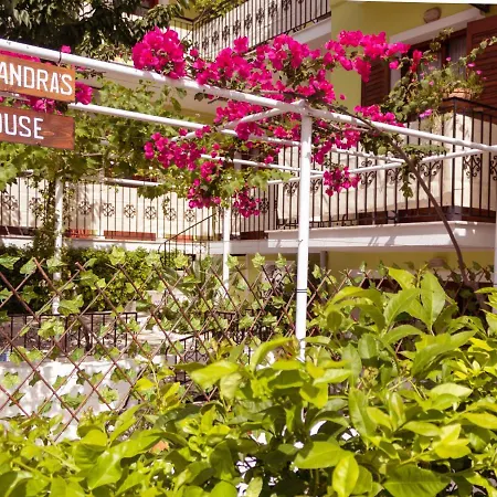 Konukevi Alexandra's House 3*