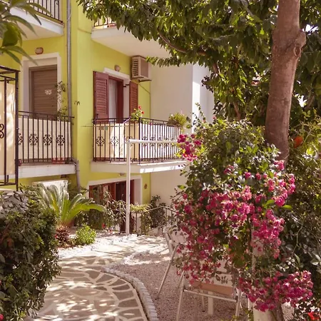 Gasthuis Alexandra's House Skiathos-stad