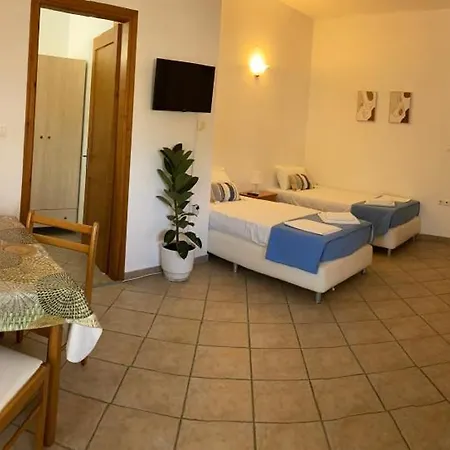 Guest house Alexandra's House 2*