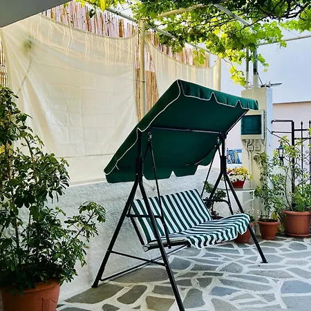 Alexandra's House بيت ضيافة 3*