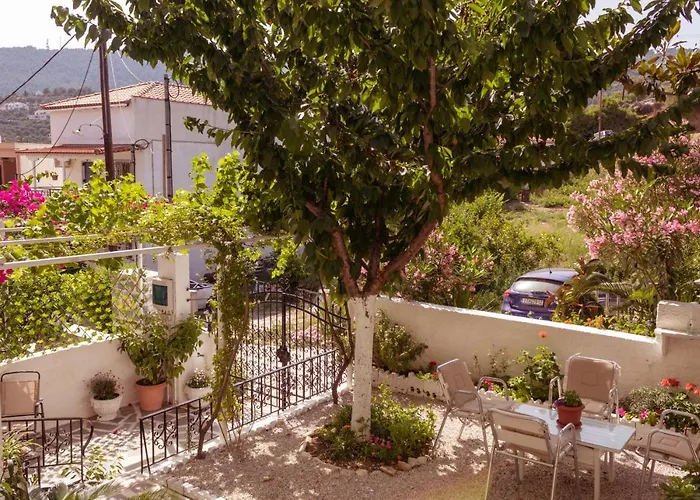 Alexandra's House İskados