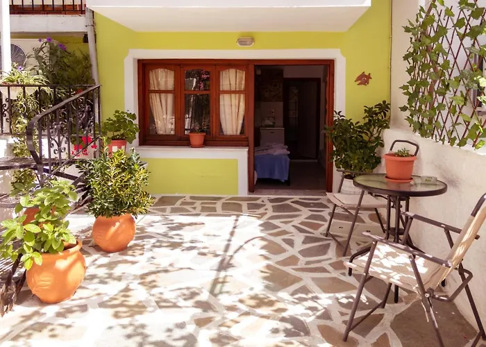 Konukevi Alexandra's House İskados