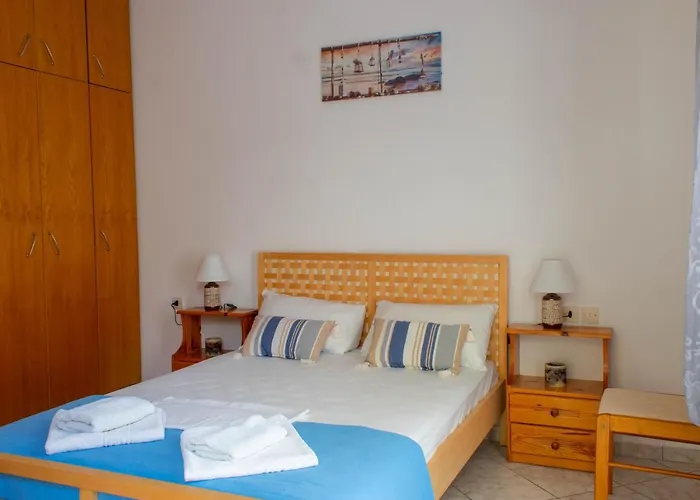 Alexandra's House 3*