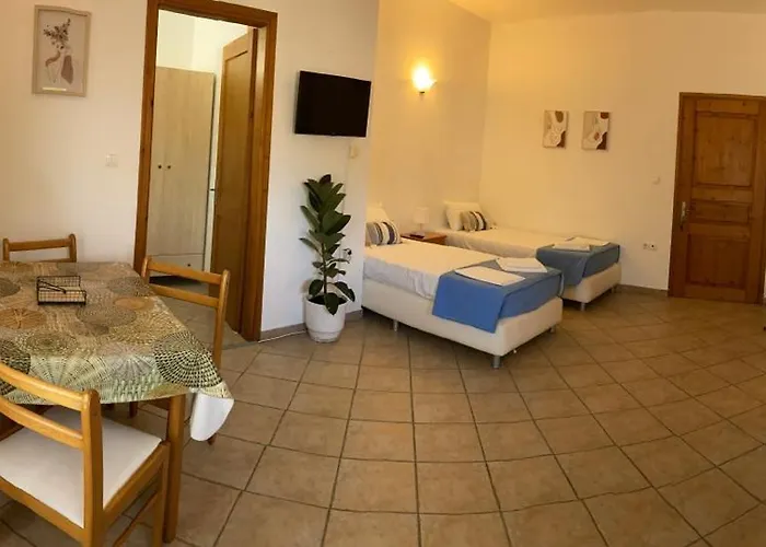 Konukevi Alexandra's House 3*