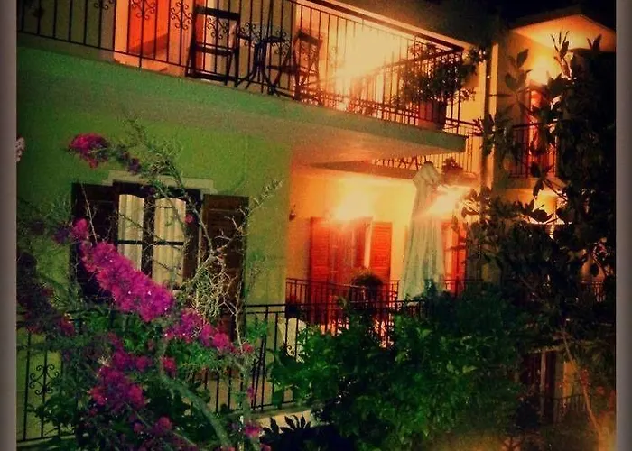Alexandra's House 3*