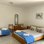 Alexandra's House בית הארחה 3*