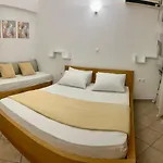 Alexandra's House בית הארחה