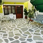 בית הארחה Alexandra's House 3*