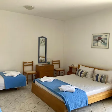 Alexandra's House בית הארחה 3*