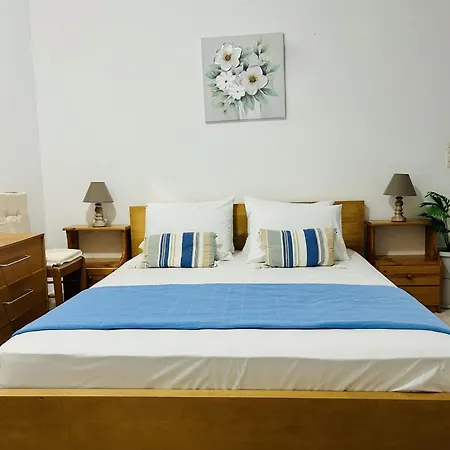 Alexandra's House בית הארחה