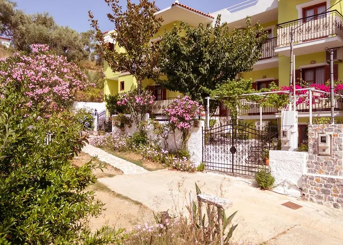 Alexandra's House בית הארחה 3*