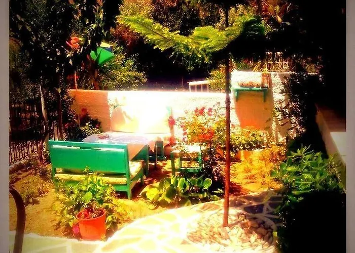 Alexandra's House בית הארחה 3*