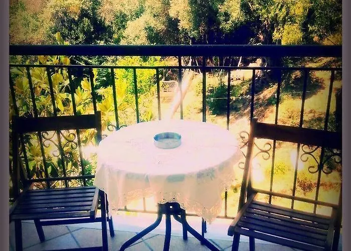 Alexandra's House בית הארחה